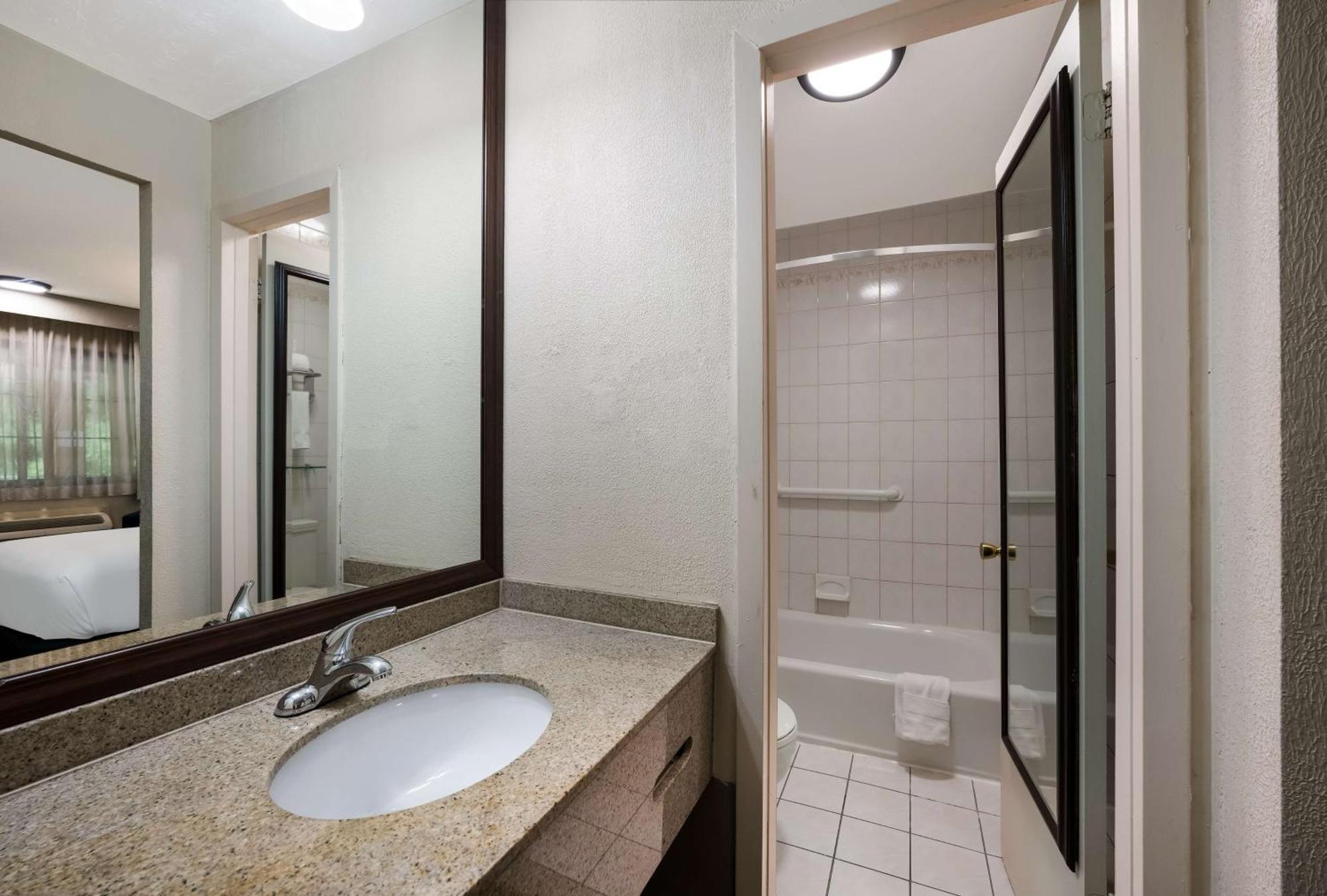 Surestay Plus By Best Western Woodbury Inn Buitenkant foto